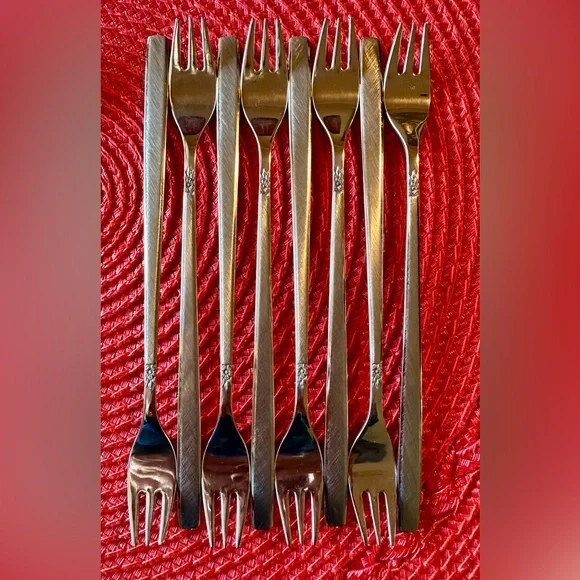 Oneida Ltd. 1881 Rogers Vintage “Melissa” Stainless Flatware 70 Pc.Used Retired - Picture 5 of 15